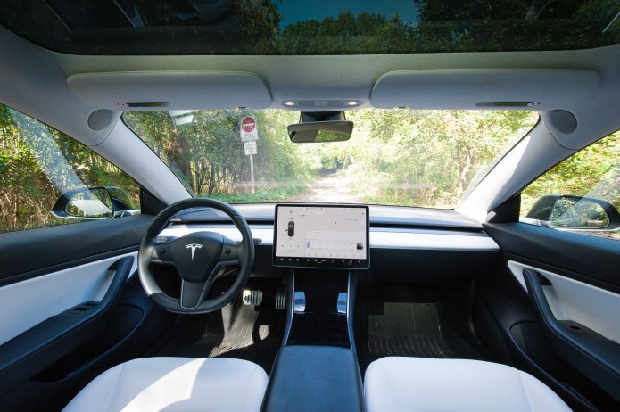 autumn tesla drive the first 002