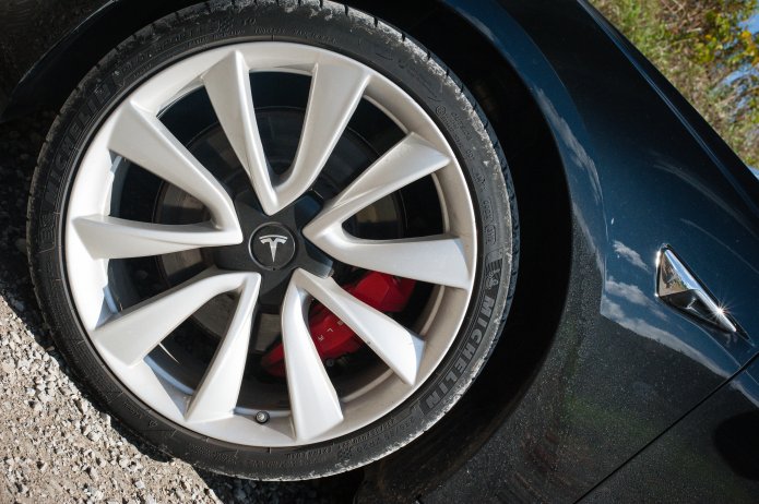 autumn tesla drive the first 010