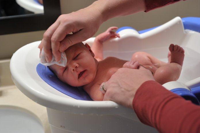 jade-s-first-bath-004