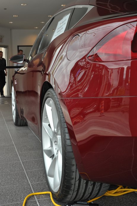 model-s-in-toronto-014